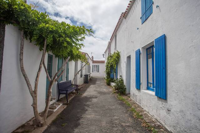 Village EN © R. Laurent - OT Ile d'Yeu