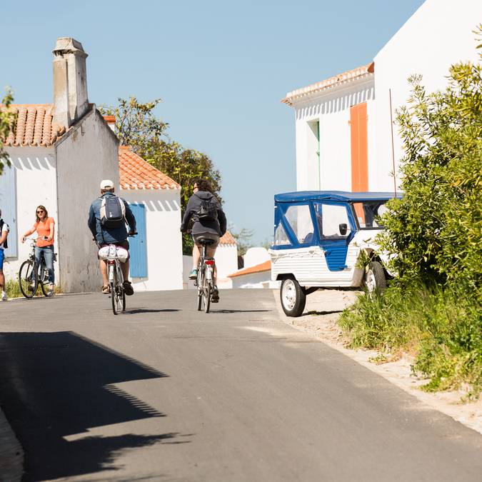 Bike ride through the streets of La Meule, Ile d'Yeu 